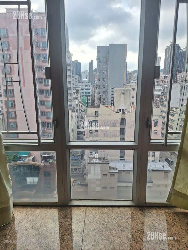 Welland Plaza Sell 2 Bedrooms , 2 Bathrooms 348 ft²