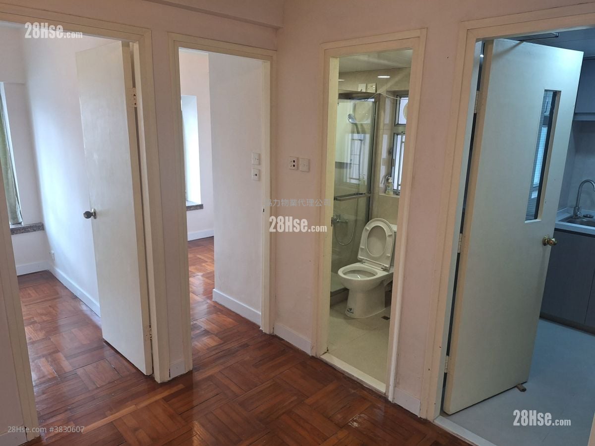 Welland Plaza Sell 2 Bedrooms , 2 Bathrooms 348 ft²
