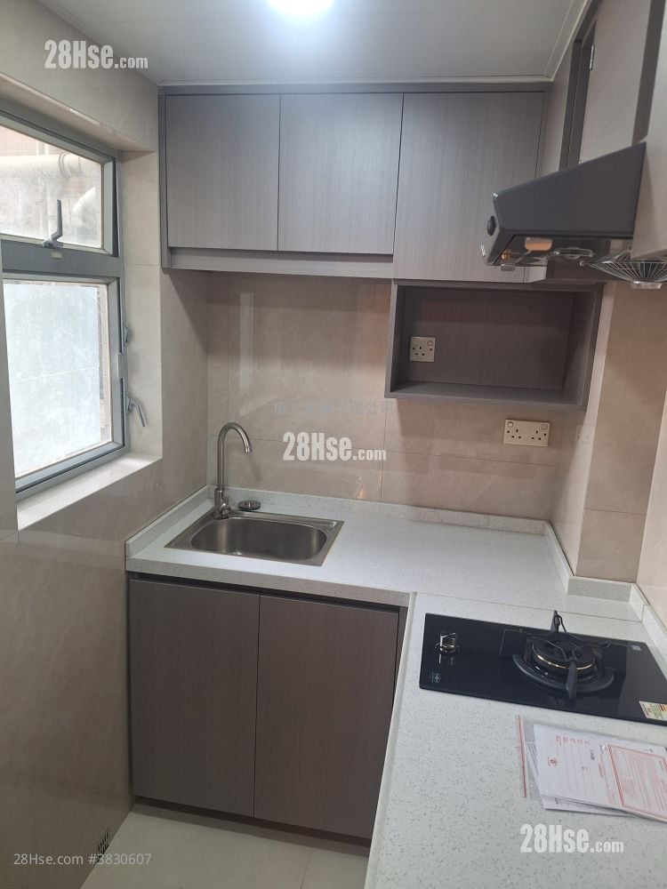Welland Plaza Sell 2 Bedrooms , 2 Bathrooms 348 ft²