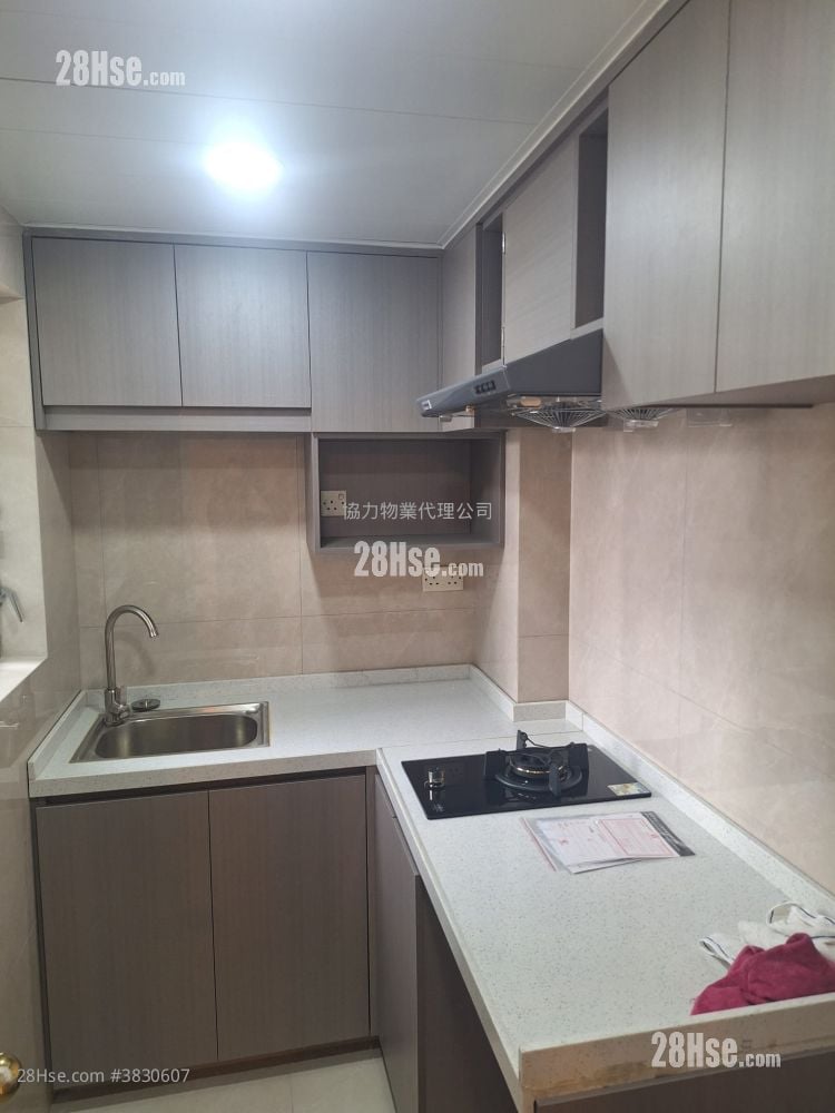 Welland Plaza Sell 2 Bedrooms , 2 Bathrooms 348 ft²