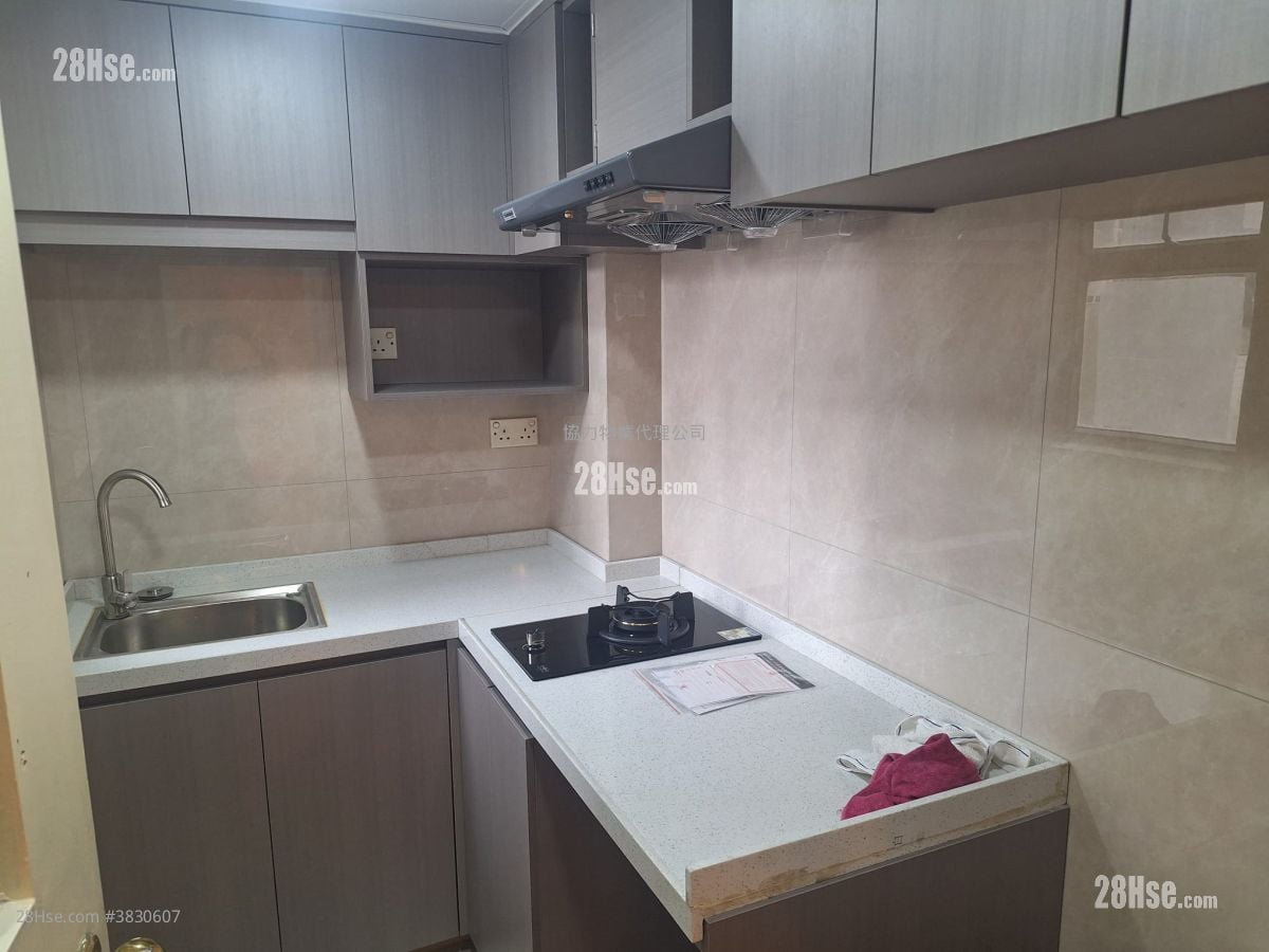 Welland Plaza Sell 2 Bedrooms , 2 Bathrooms 348 ft²