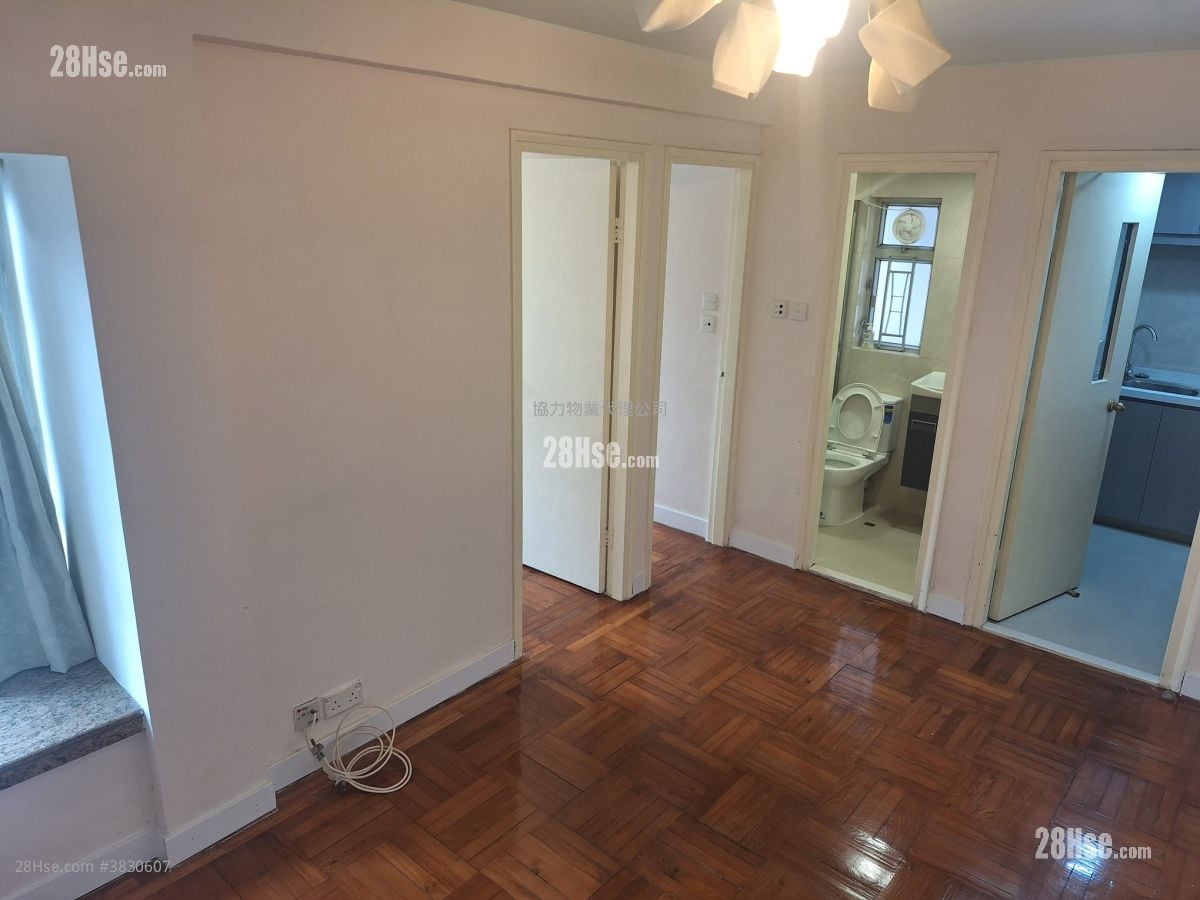 Welland Plaza Sell 2 Bedrooms , 2 Bathrooms 348 ft²