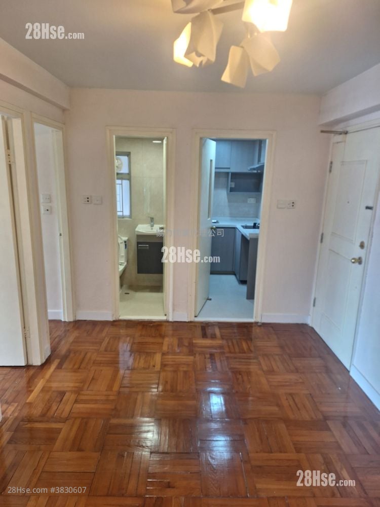 Welland Plaza Sell 2 Bedrooms , 2 Bathrooms 348 ft²