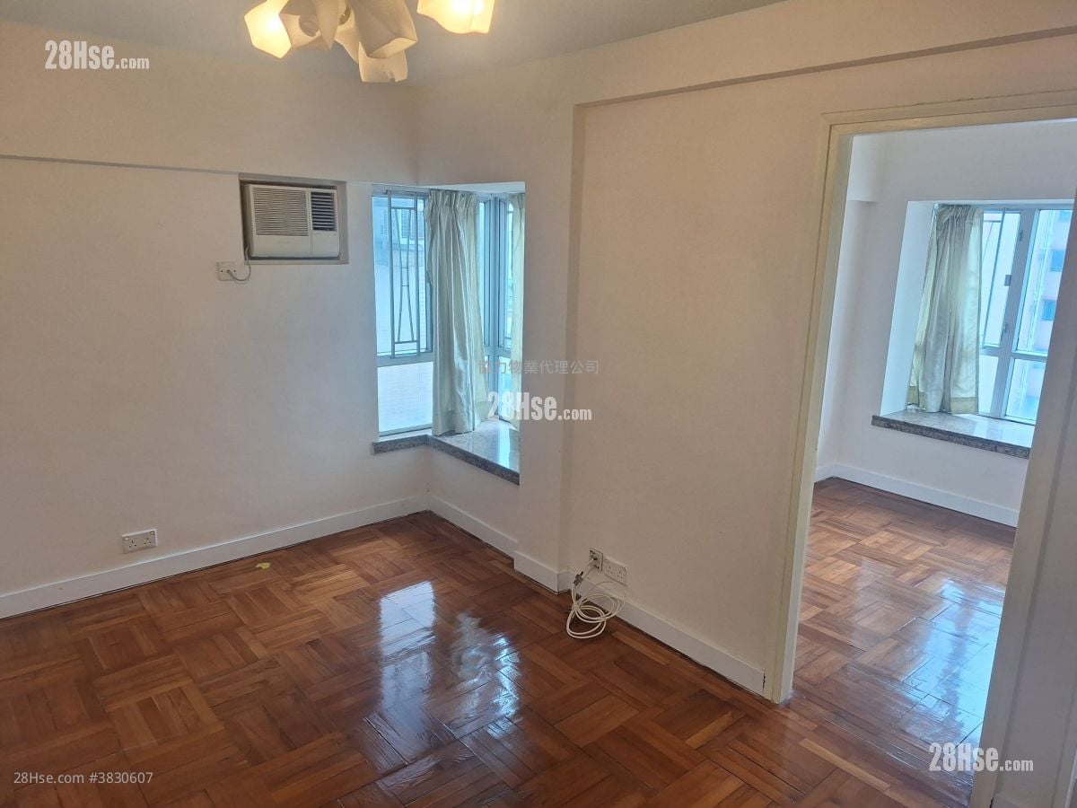 Welland Plaza Sell 2 Bedrooms , 2 Bathrooms 348 ft²