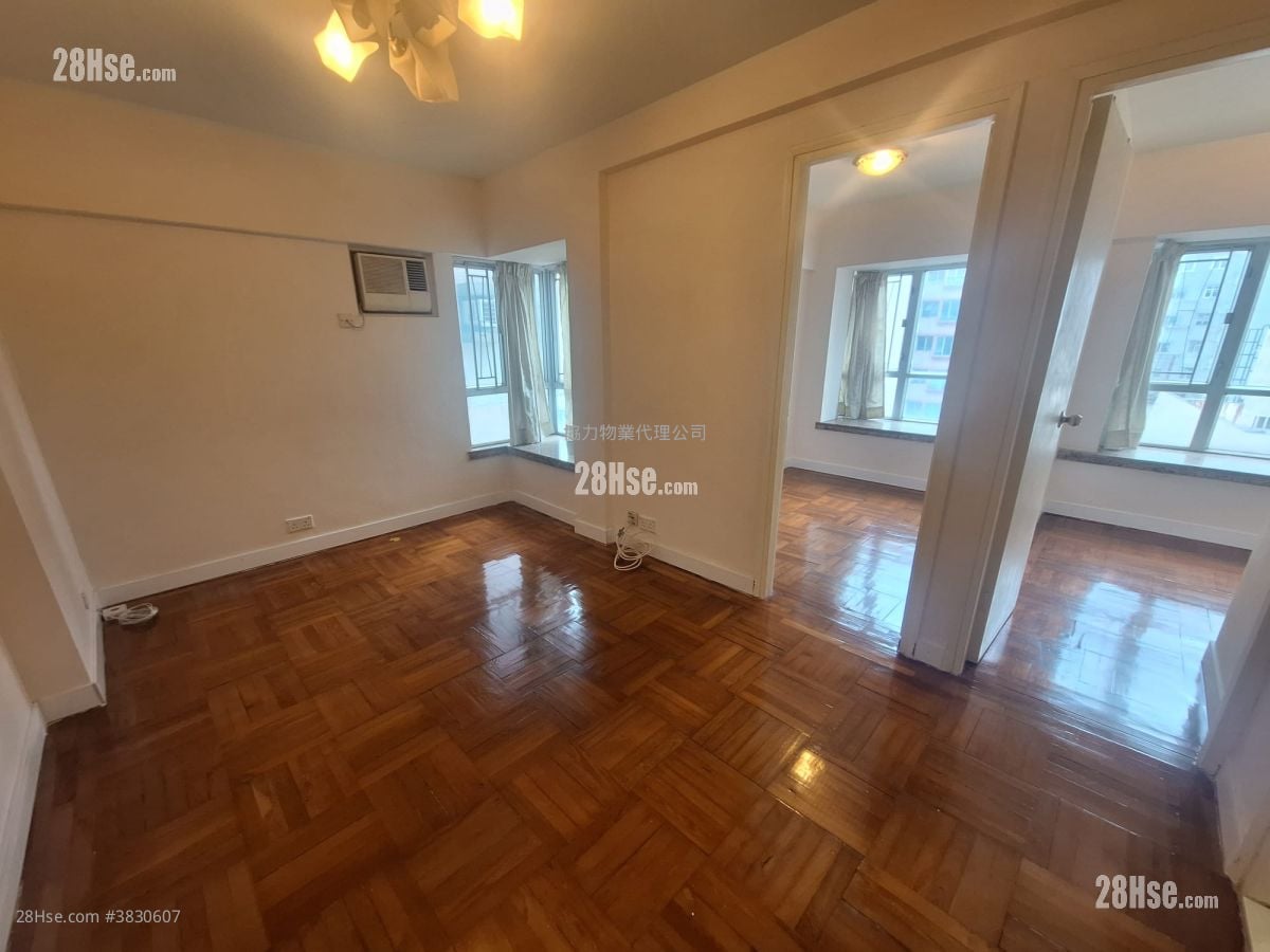 Welland Plaza Sell 2 Bedrooms , 2 Bathrooms 348 ft²