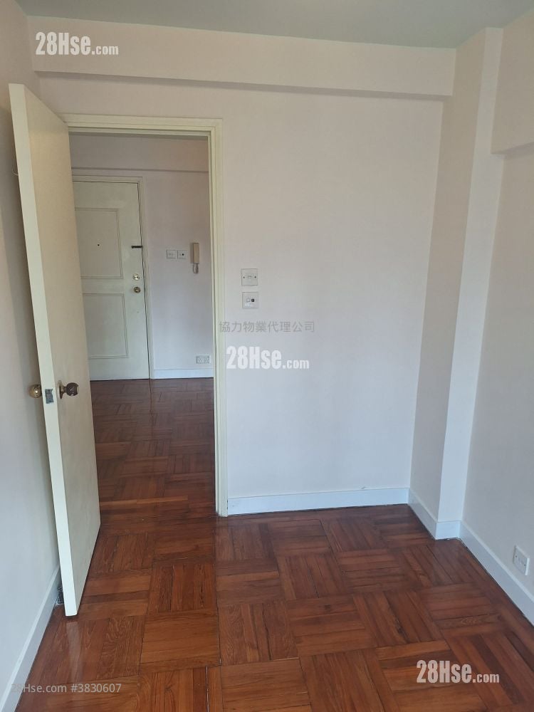 Welland Plaza Sell 2 Bedrooms , 2 Bathrooms 348 ft²