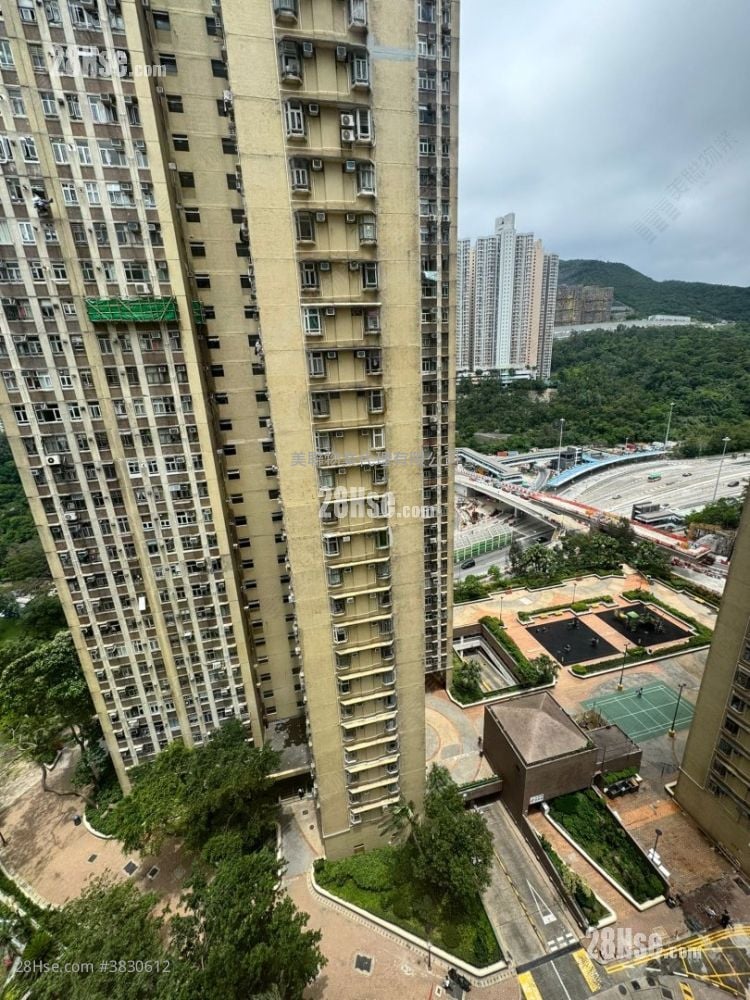 Hong Wah Court Sell 2 Bedrooms , 1 Bathroom 423 ft²