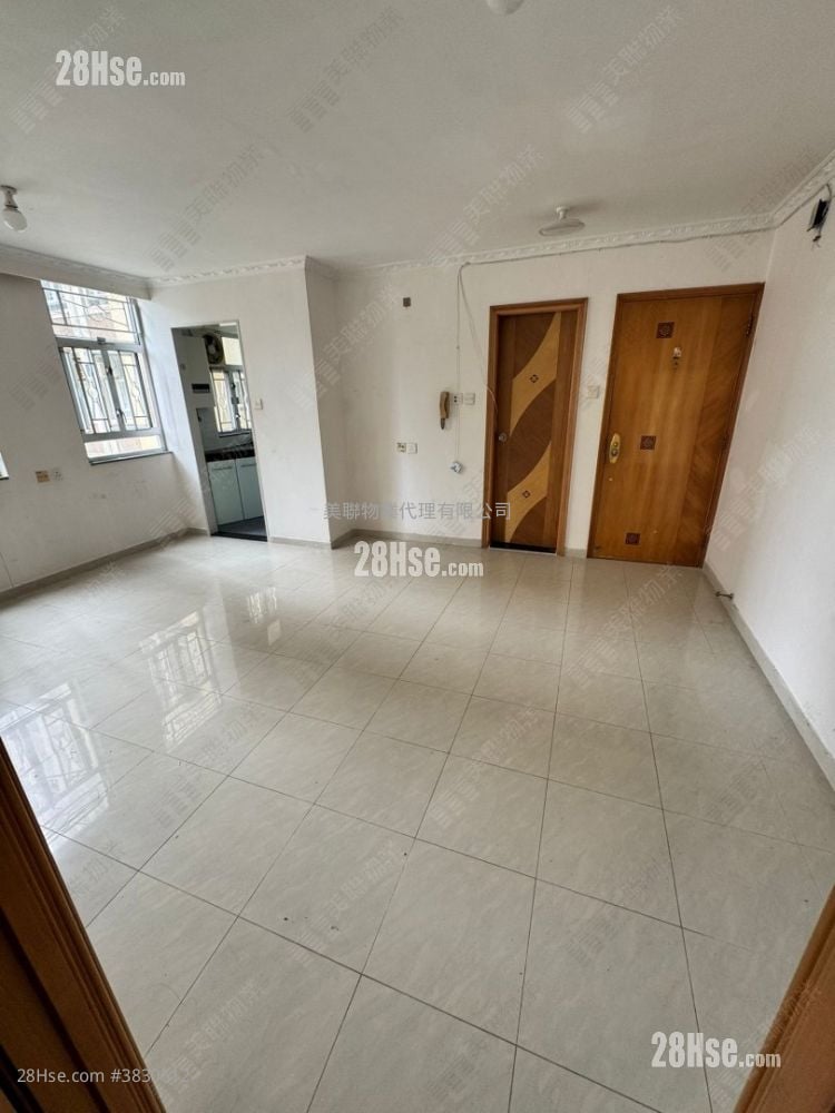 Hong Wah Court Sell 2 Bedrooms , 1 Bathroom 423 ft²