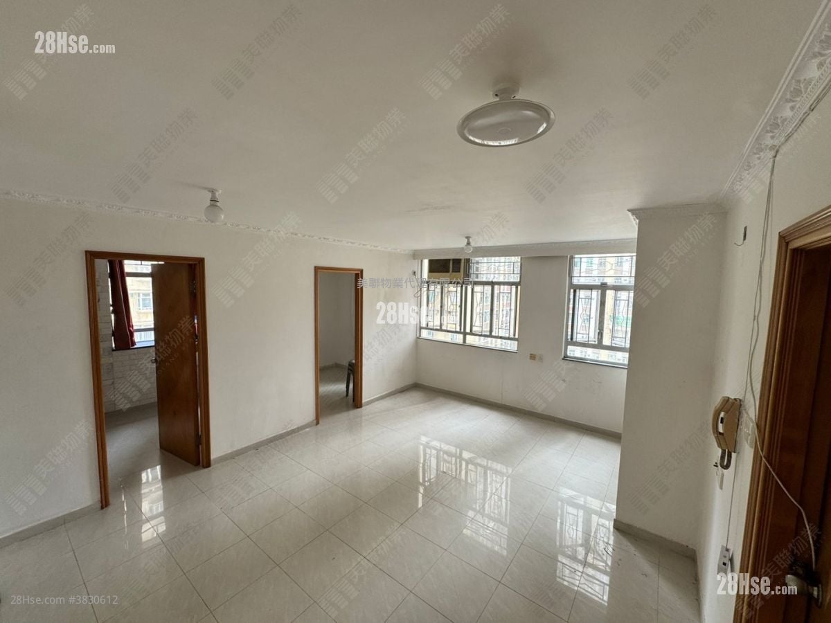 Hong Wah Court Sell 2 Bedrooms , 1 Bathroom 423 ft²