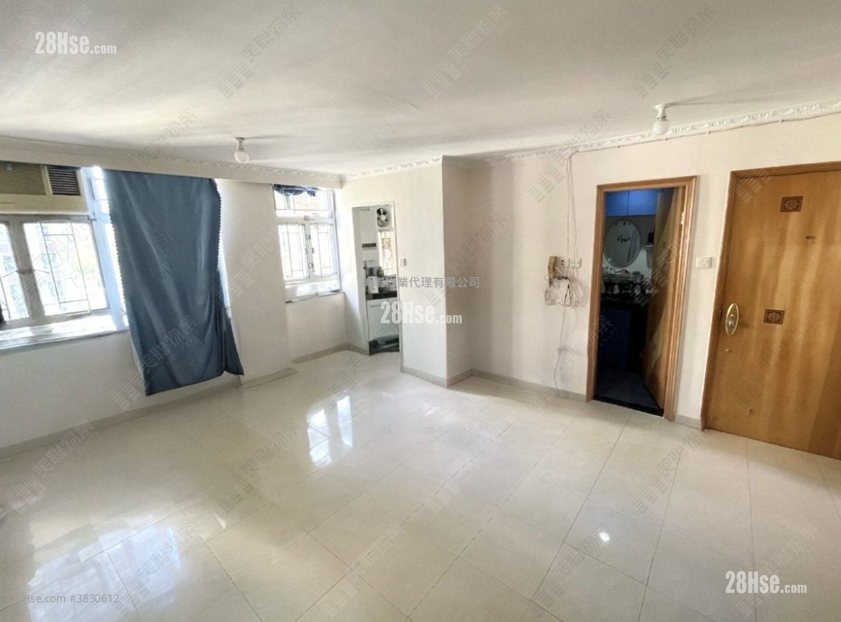Hong Wah Court Sell 2 Bedrooms , 1 Bathroom 423 ft²
