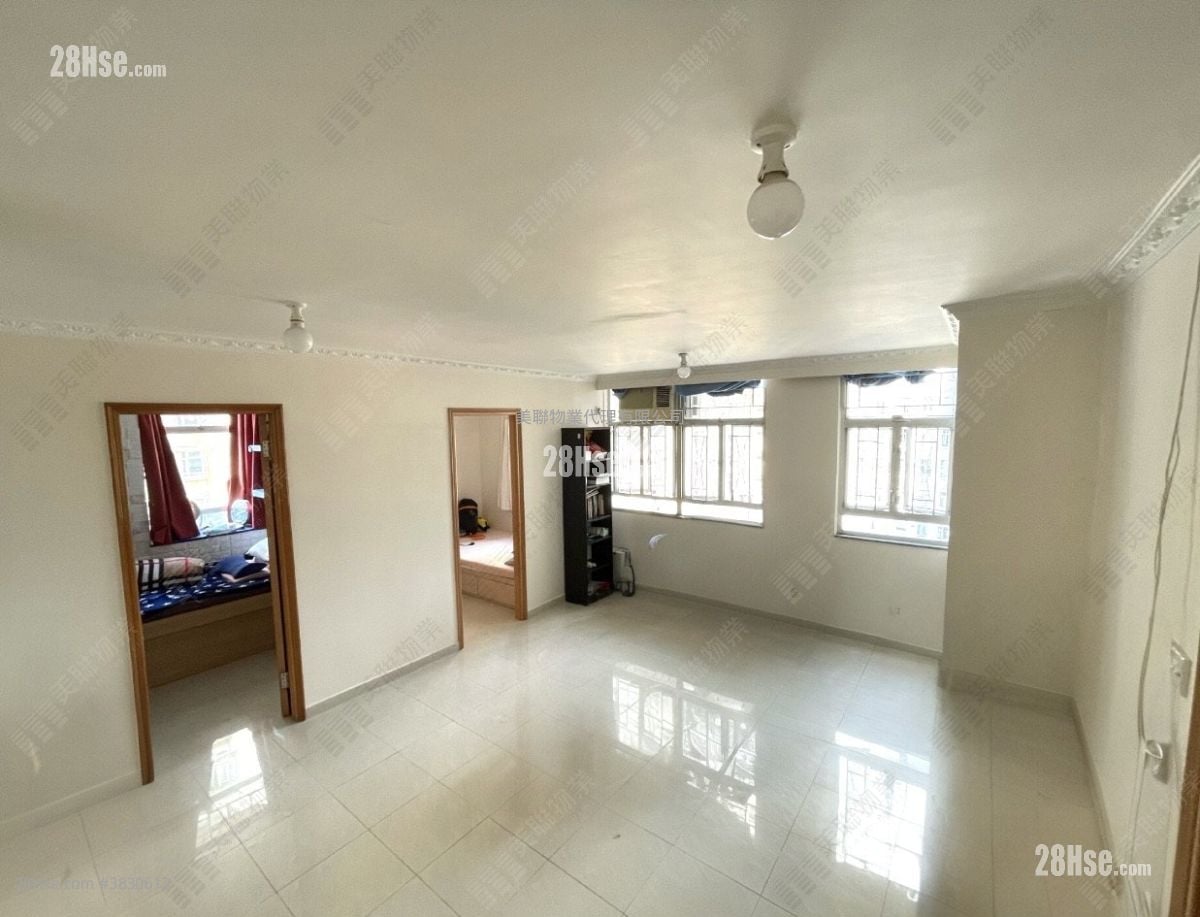 Hong Wah Court Sell 2 Bedrooms , 1 Bathroom 423 ft²