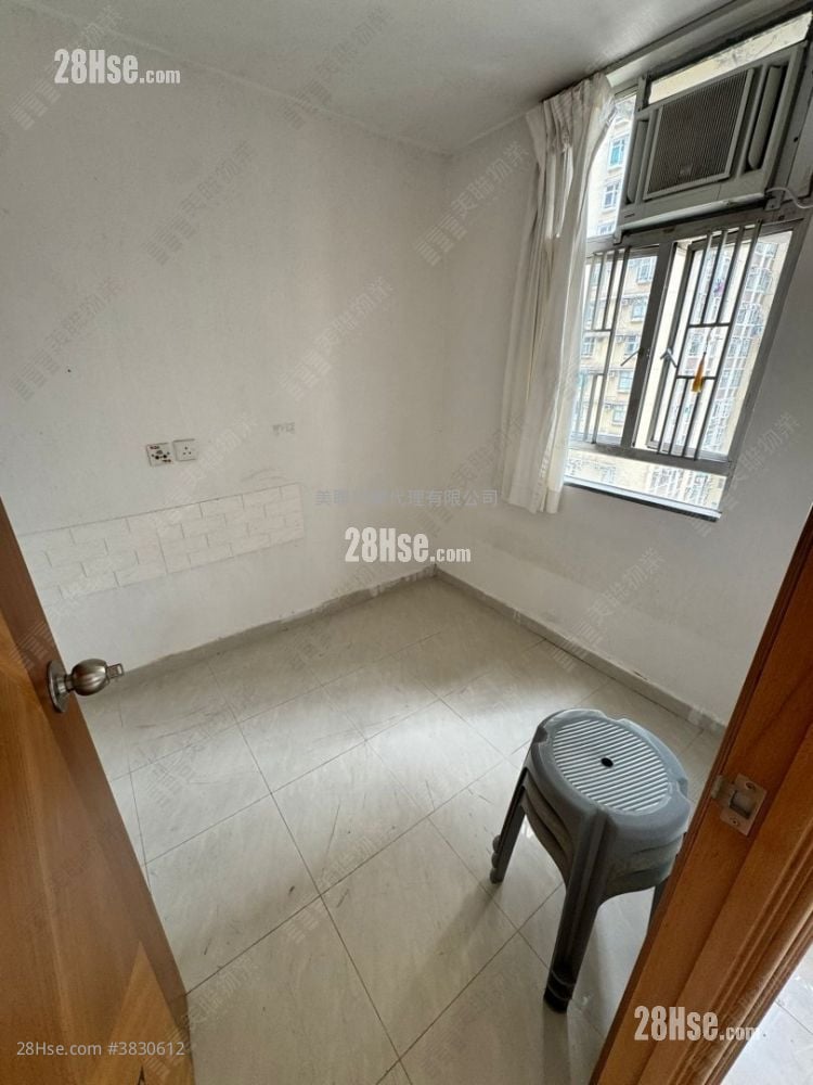 Hong Wah Court Sell 2 Bedrooms , 1 Bathroom 423 ft²