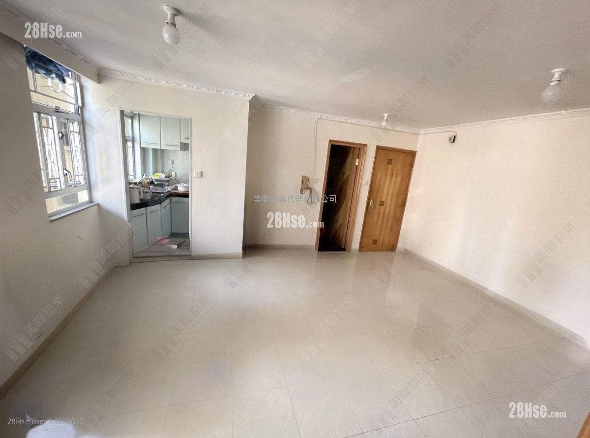 Hong Wah Court Sell 2 Bedrooms , 1 Bathroom 423 ft²