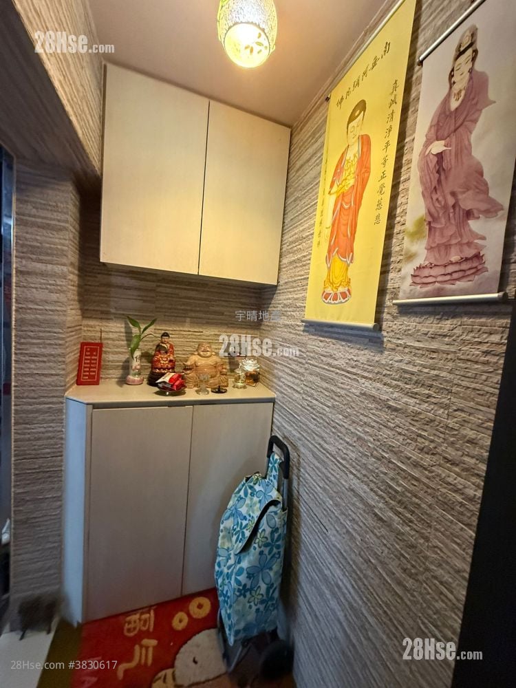 Nam Chong Estate Sell 2 Bedrooms , 1 Bathroom 377 ft²