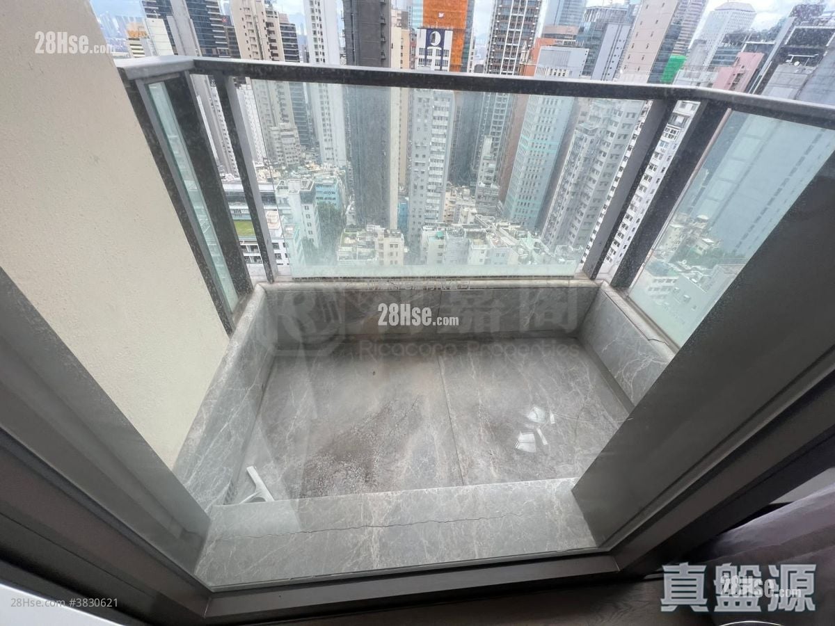 The Pierre Sell 1 Bedroom 305 ft²