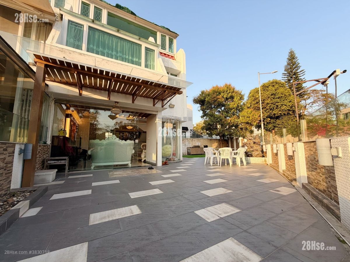 The Castle Bay Sell 4 Bedrooms , 3 Bathrooms 1,371 ft²