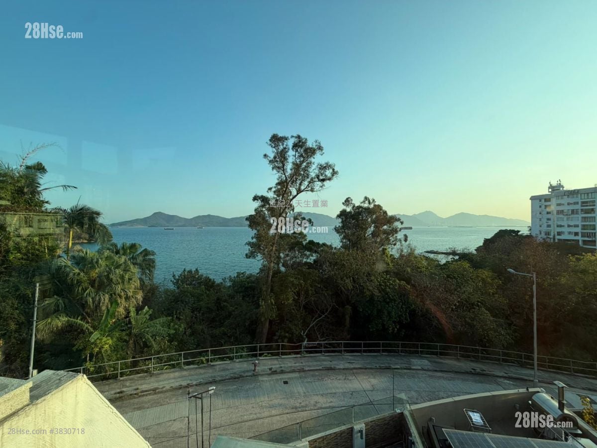 The Castle Bay Sell 4 Bedrooms , 3 Bathrooms 1,371 ft²