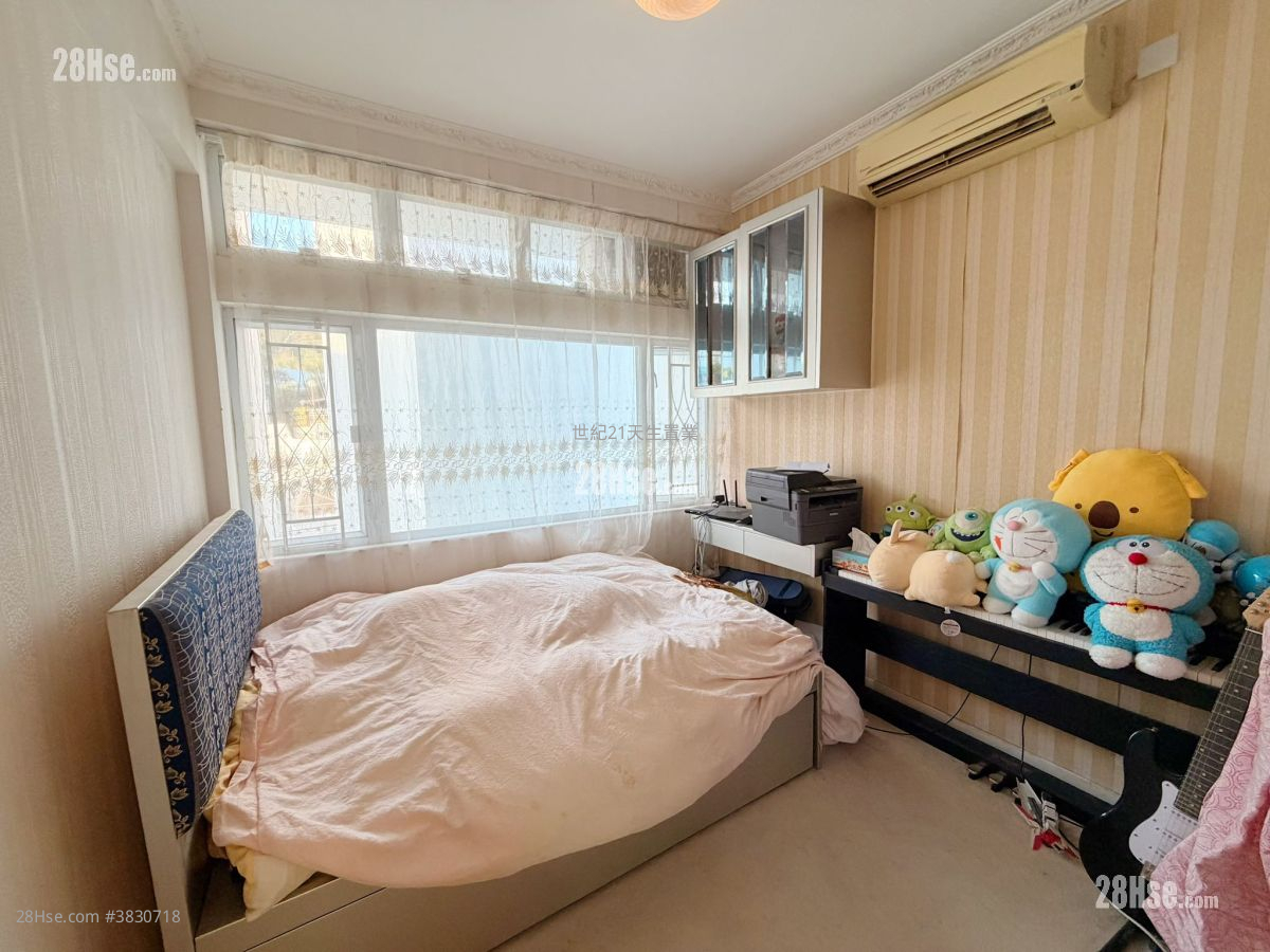 The Castle Bay Sell 4 Bedrooms , 3 Bathrooms 1,371 ft²