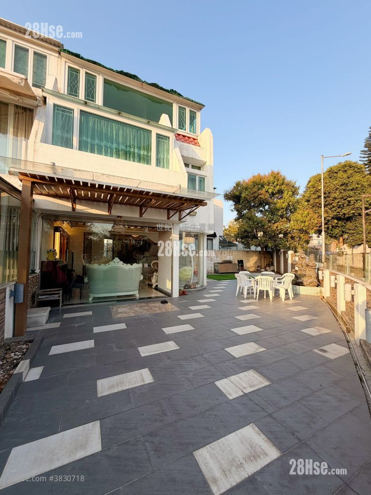 The Castle Bay Sell 4 Bedrooms , 3 Bathrooms 1,371 ft²