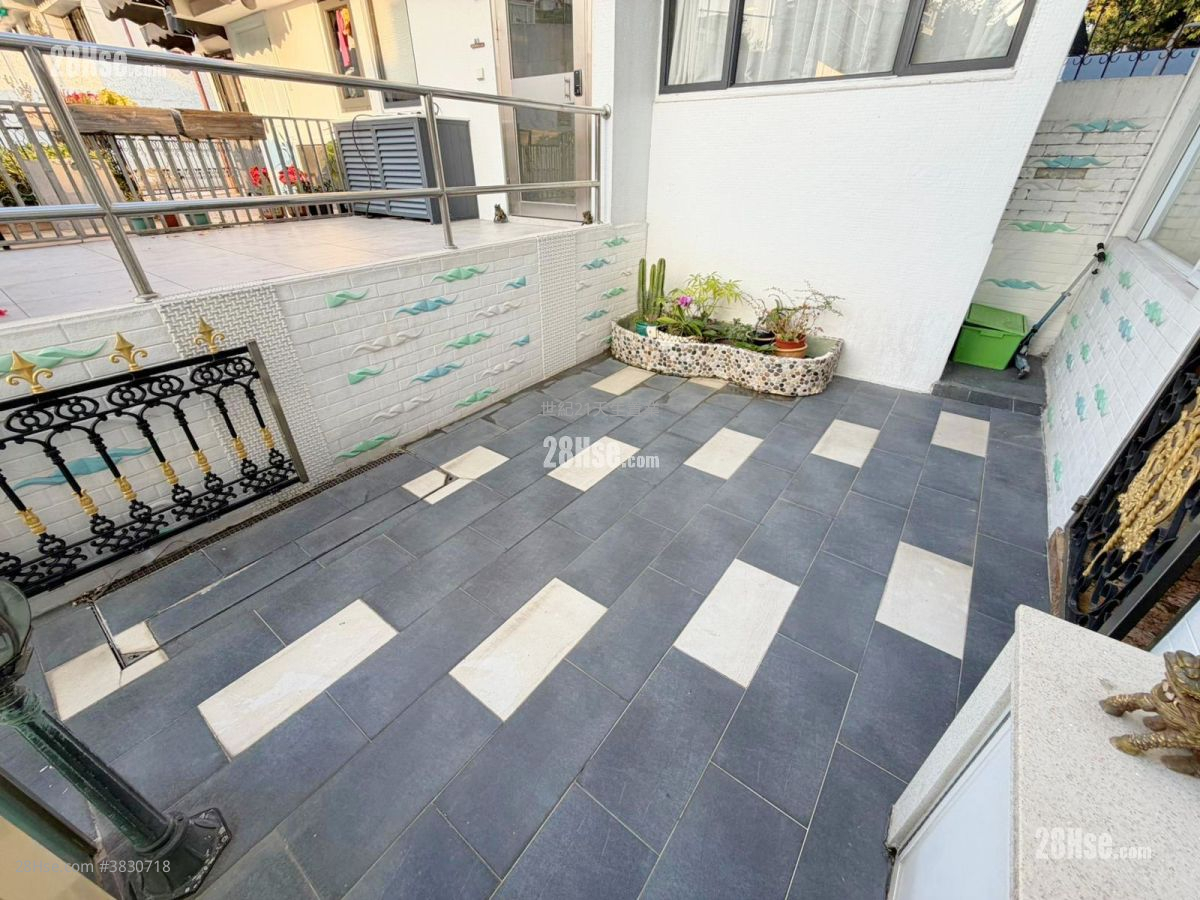 The Castle Bay Sell 4 Bedrooms , 3 Bathrooms 1,371 ft²