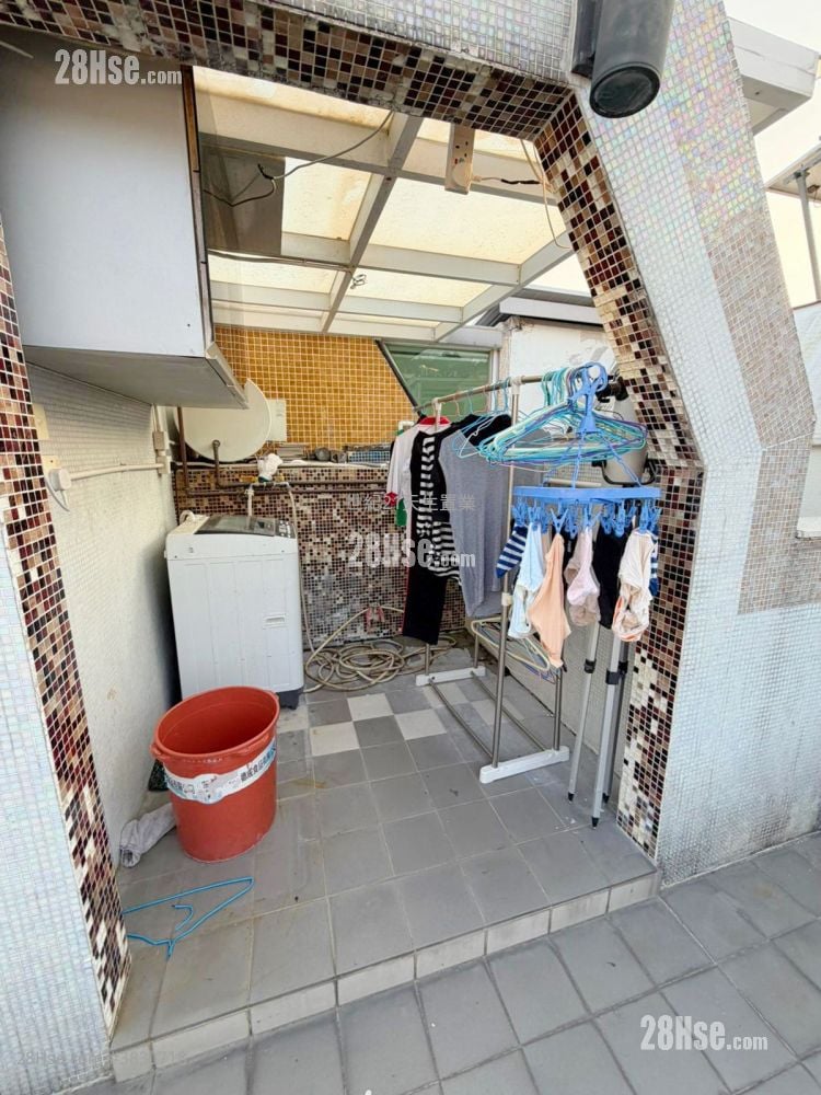 The Castle Bay Sell 4 Bedrooms , 3 Bathrooms 1,371 ft²