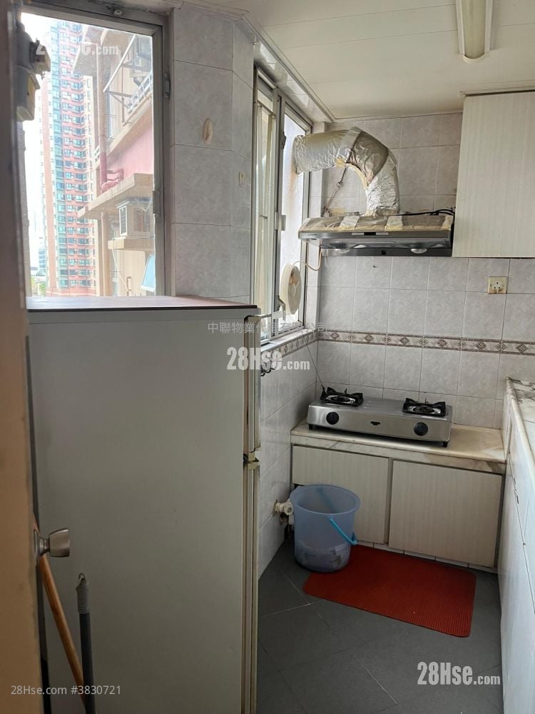 Yue Tin Court Sell 3 Bedrooms , 1 Bathroom 548 ft²