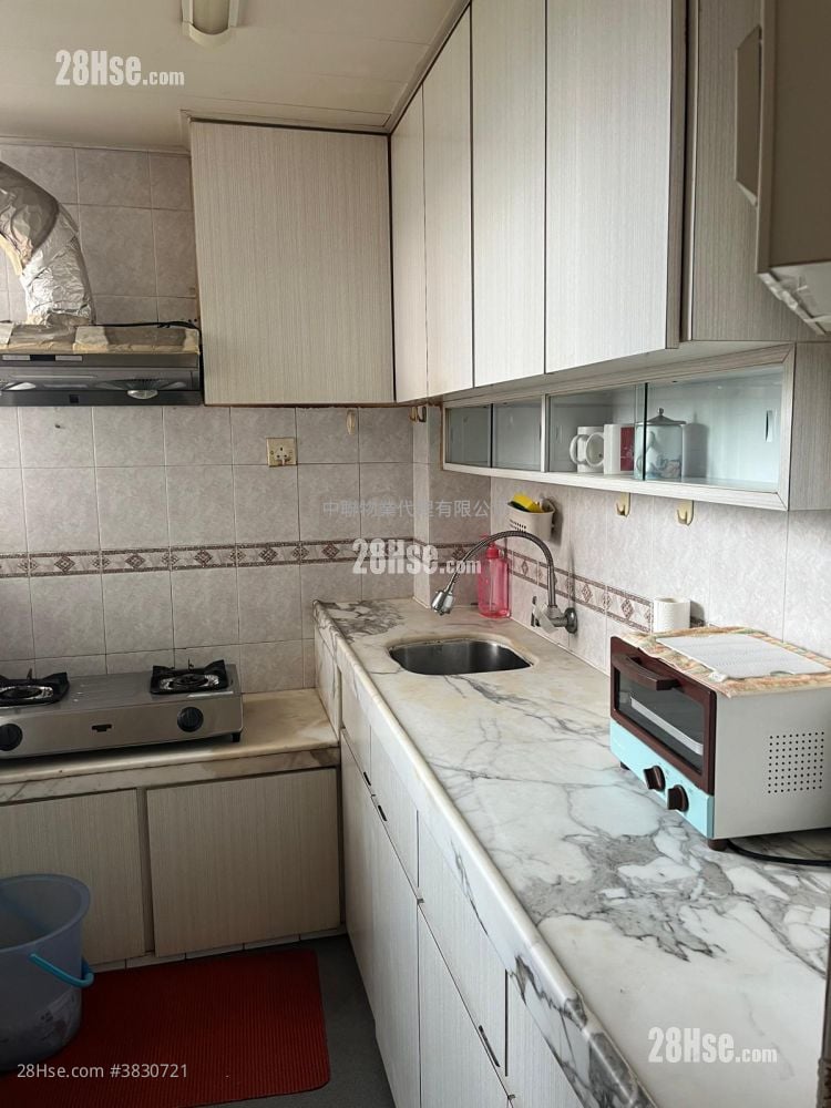 Yue Tin Court Sell 3 Bedrooms , 1 Bathroom 548 ft²