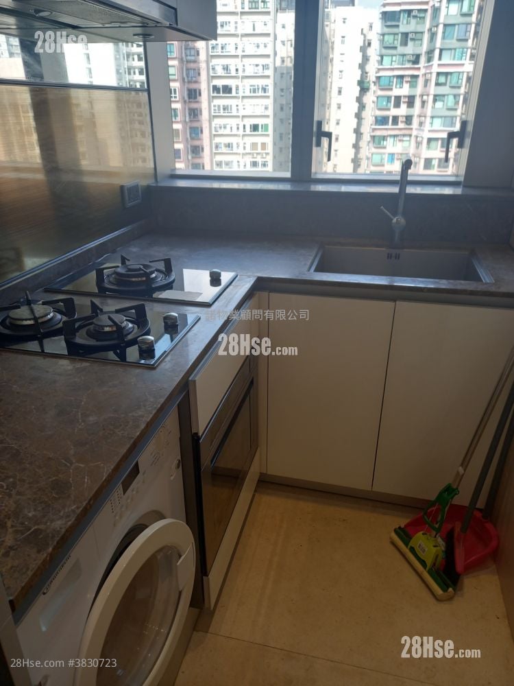 Macpherson Place Rental 2 Bedrooms , 1 Bathroom 555 ft²