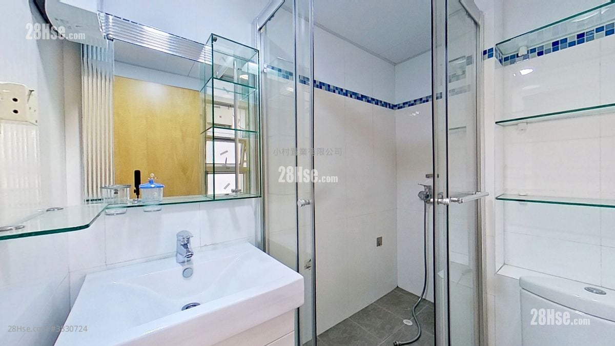 bathroom: Malibu Garden Sell 3 Bedrooms , 2 Bathrooms 596 ft²