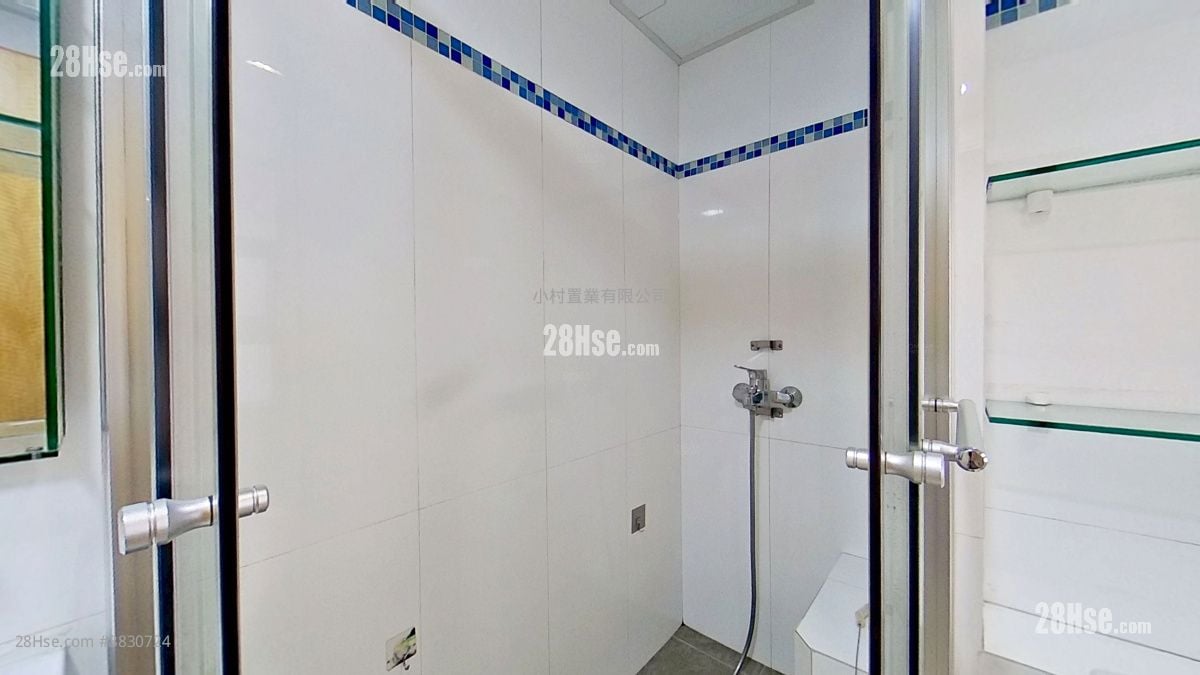 bathroom: Malibu Garden Sell 3 Bedrooms , 2 Bathrooms 596 ft²
