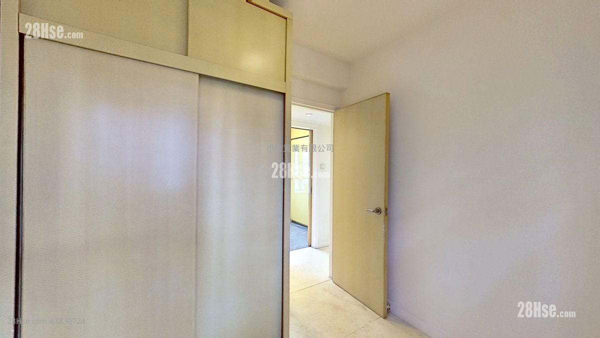 bedroom 2: Malibu Garden Sell 3 Bedrooms , 2 Bathrooms 596 ft²