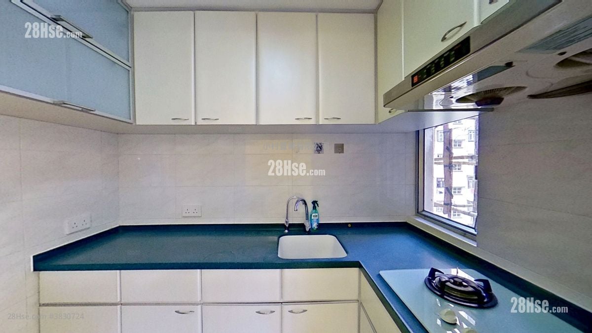 kitchen: Malibu Garden Sell 3 Bedrooms , 2 Bathrooms 596 ft²