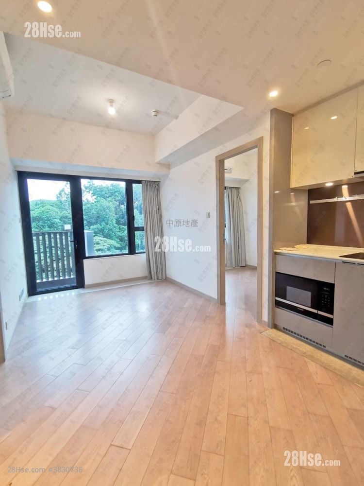 living room: Mount Regency Sell 2 Bedrooms 414 ft²