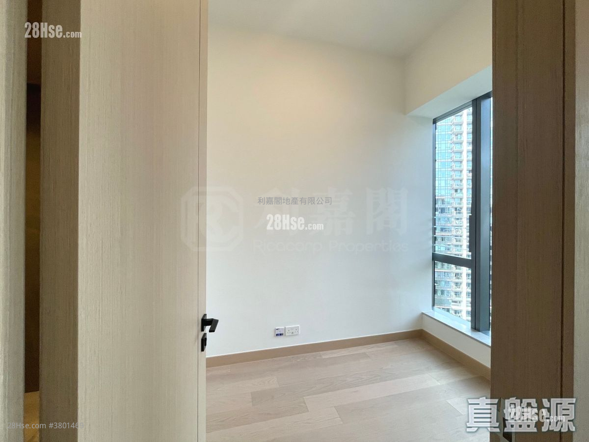 Seasons Place Sell 1 Bedroom , 1 Bathroom 322 ft²