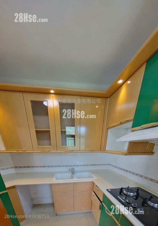 Royal Ascot Sell 3 Bedrooms , 2 Bathrooms 974 ft²