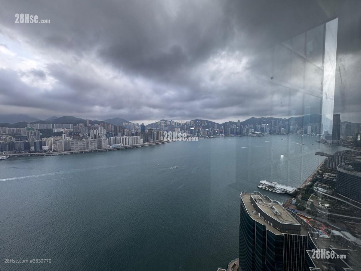 Harbourfront Landmark Sell 4 Bedrooms , 3 Bathrooms 1,963 ft²