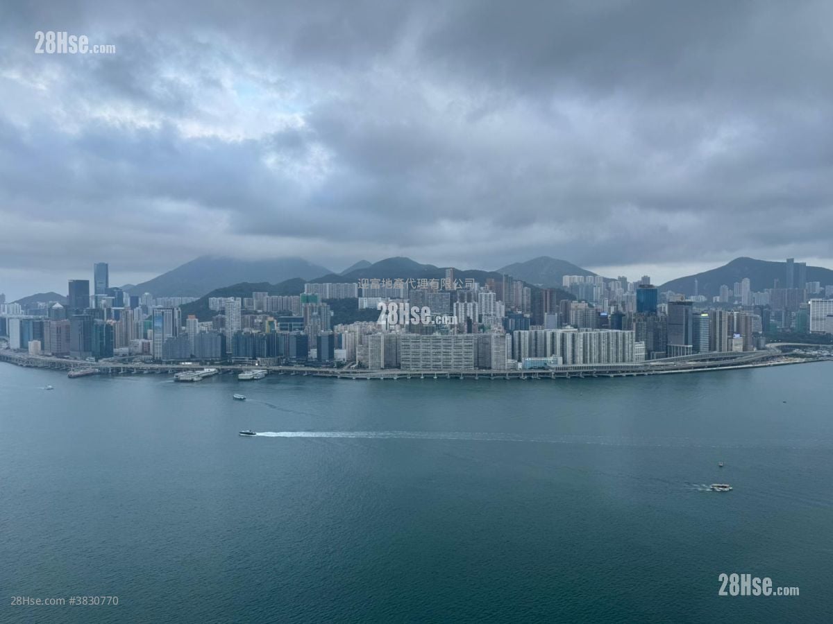 Harbourfront Landmark Sell 4 Bedrooms , 3 Bathrooms 1,963 ft²