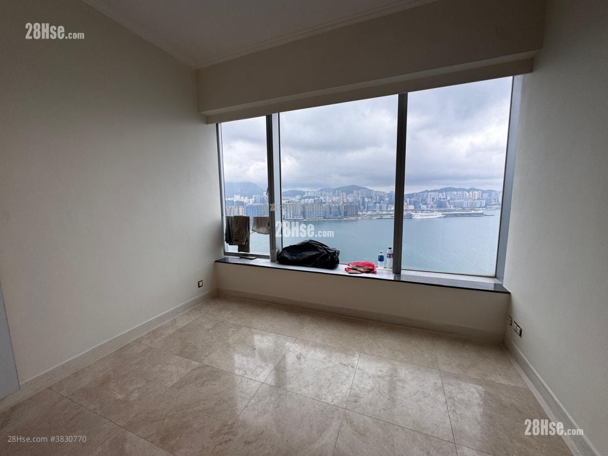 Harbourfront Landmark Sell 4 Bedrooms , 3 Bathrooms 1,963 ft²