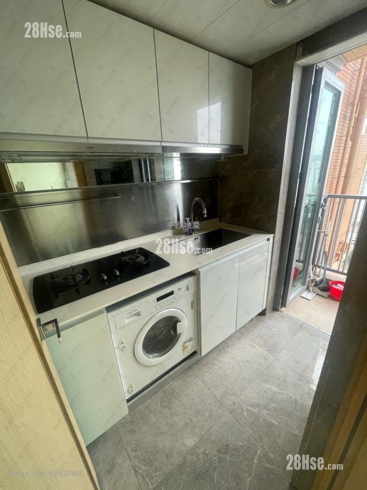 kitchen: Century Gateway Sell 2 Bedrooms 474 ft²