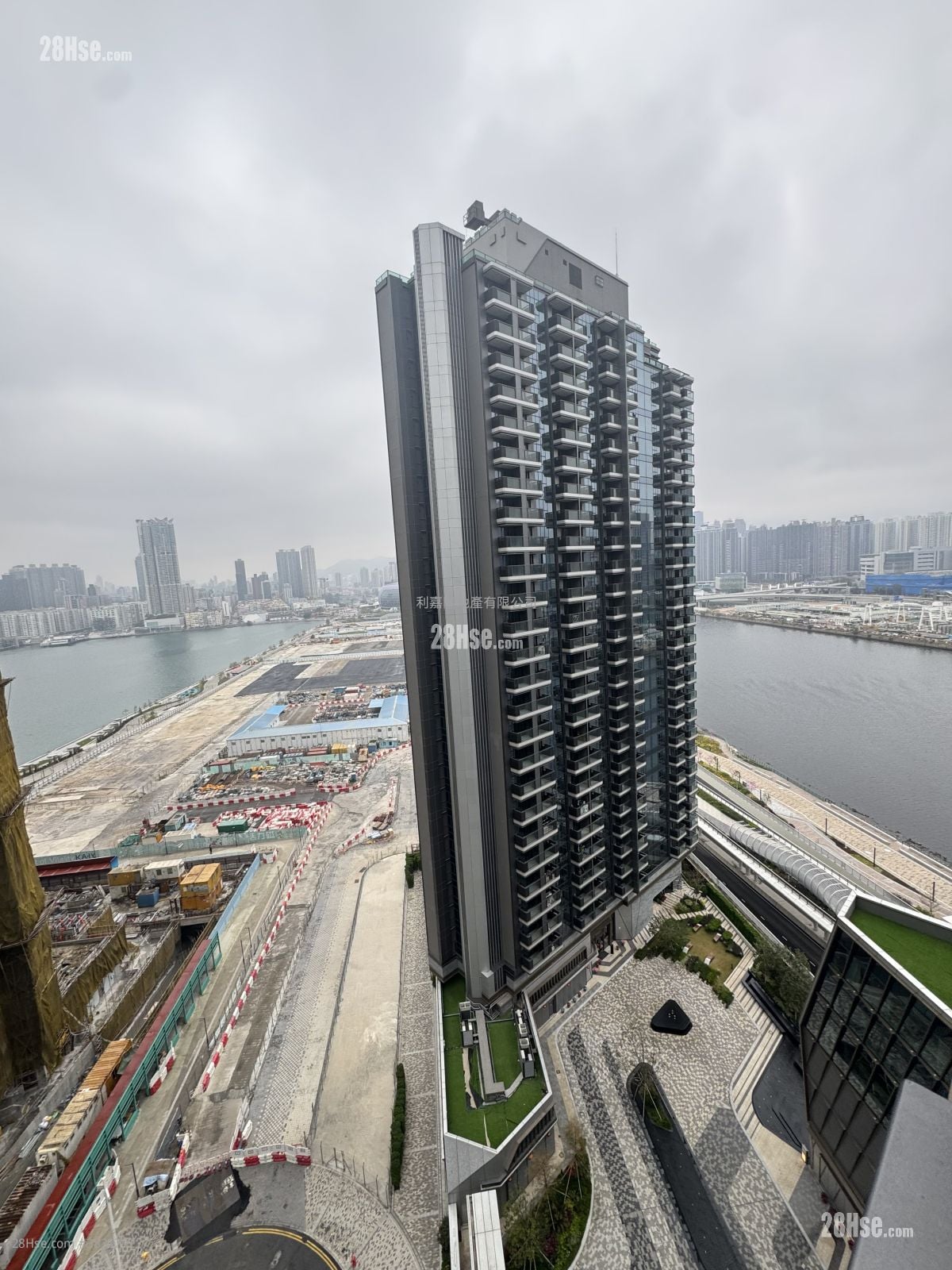 Twin Victoria Rental 1 Bedroom , 1 Bathroom 301 ft²