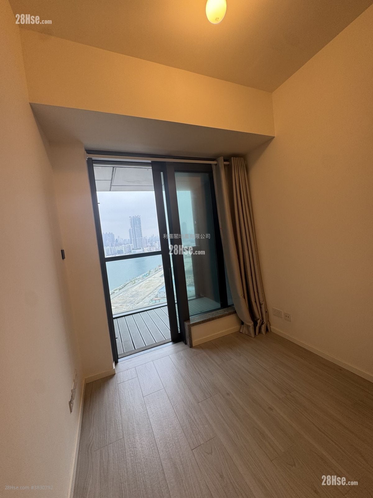 Twin Victoria Rental 1 Bedroom , 1 Bathroom 301 ft²