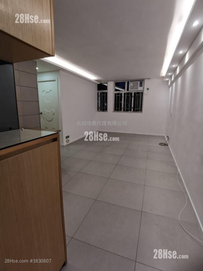 May Shing Court Sell 2 Bedrooms , 1 Bathroom