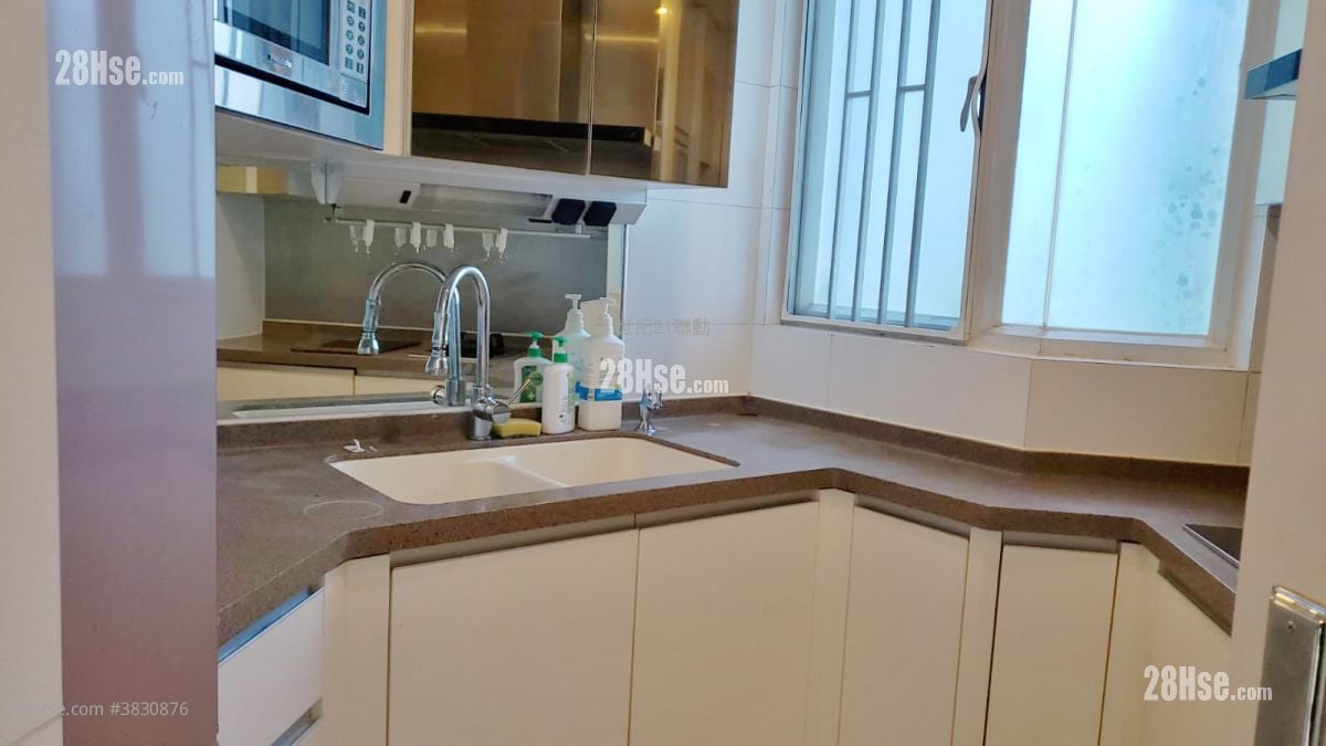 Le Prestige Rental 4 Bedrooms , 2 Bathrooms 975 ft²