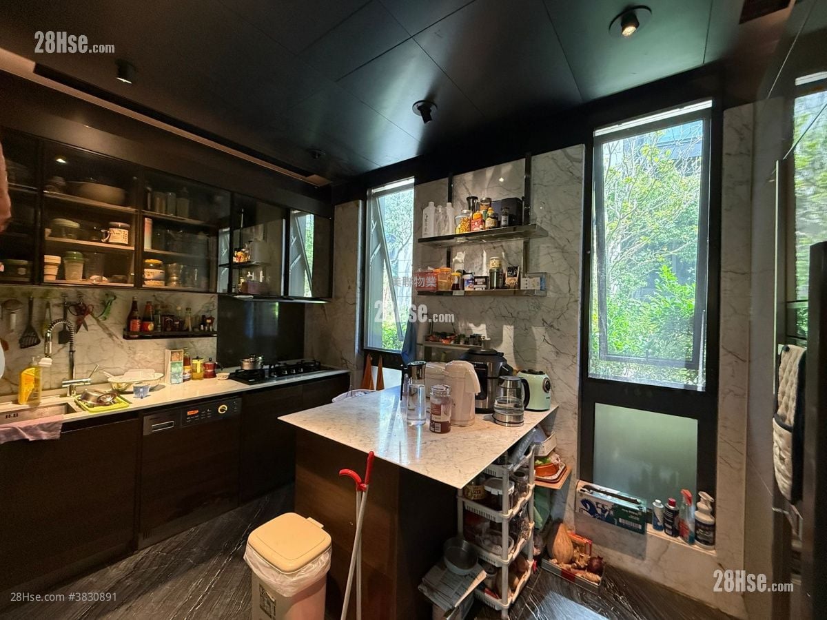 Eden Manor Sell 2,666 ft²
