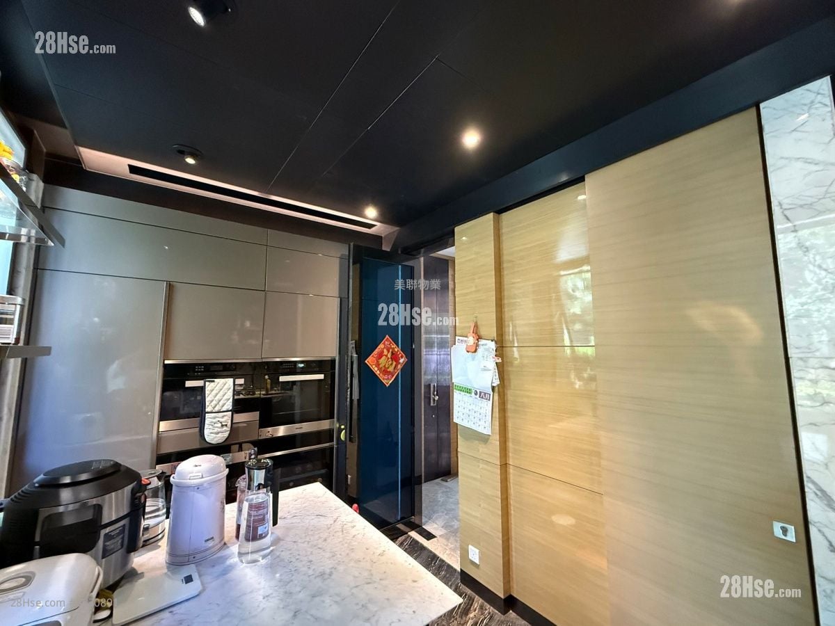 Eden Manor Sell 2,666 ft²