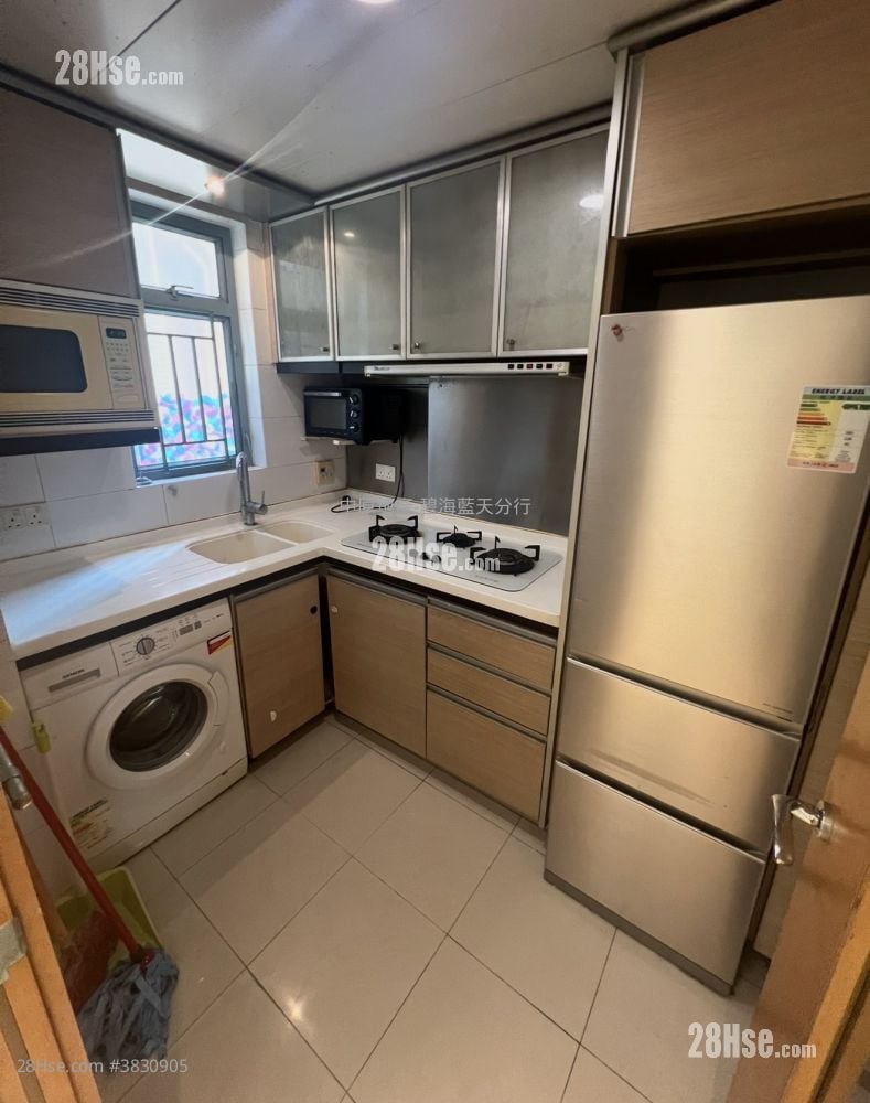 Aquamarine Sell 3 Bedrooms , 1 Bathroom 588 ft²