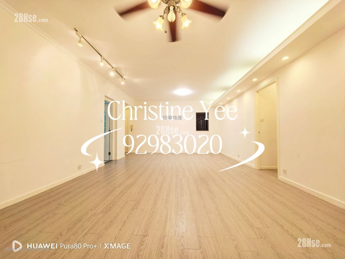 The Broadville Rental 3 Bedrooms , 2 Bathrooms 1,180 ft²