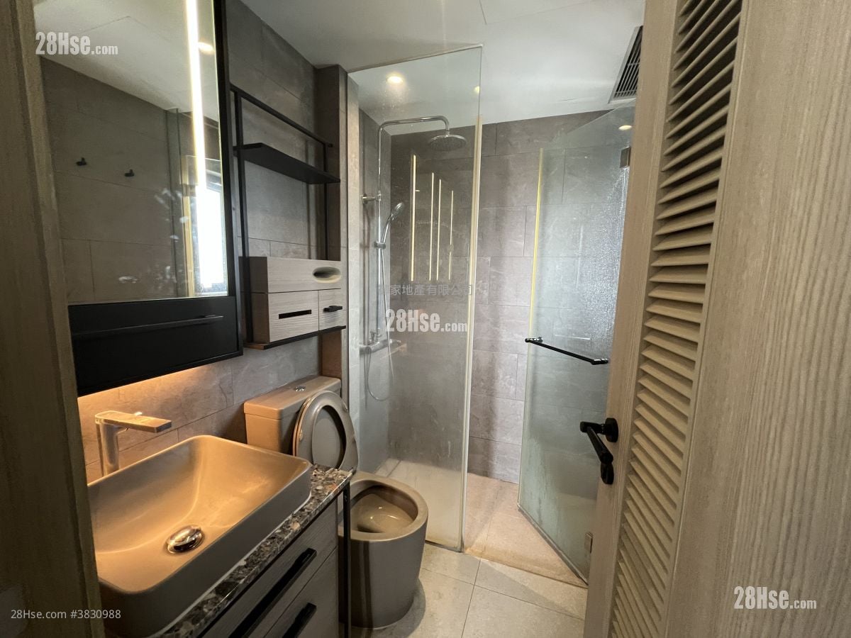 Atrium House Sell 2 Bedrooms , 1 Bathroom 434 ft²