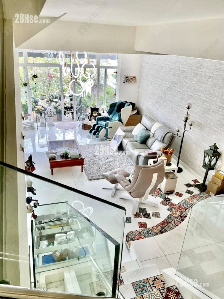 The Beverly Hills Sell 4 Bedrooms , 3 Bathrooms 2,475 ft²