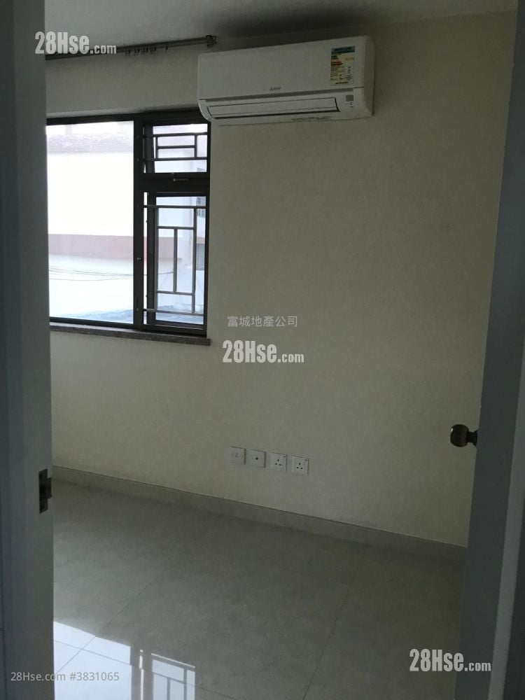 Village Rental 3 Bedrooms , 1 Bathroom 630 ft²
